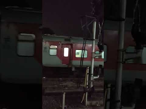 New Delhi to Howrah Doranto Express depart from Govindpuri Station #indianrailways #expresstrain