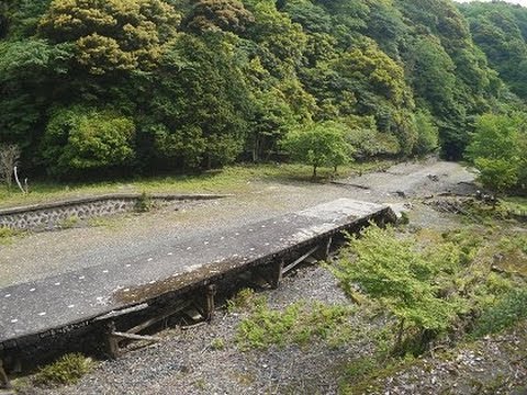 旧東青山駅の廃墟