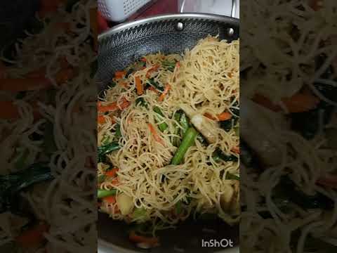 Pancit for dinner #tasty #yummy #DoDream #food #short