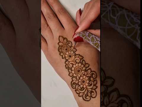 Beautiful Negative Space mehndi design ✨️ #henna #mehndi #hennadesign #mehndidesigns