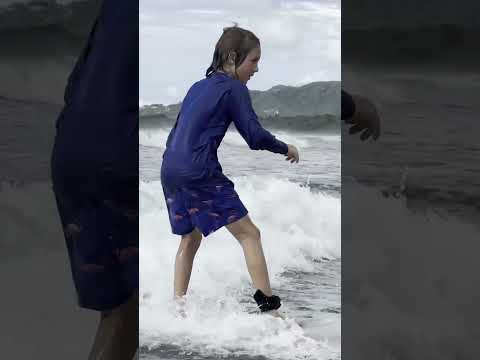 Trying to switch stances while surfing  . Surf lessons with Iguana Surf  in Tamarindo. #surf