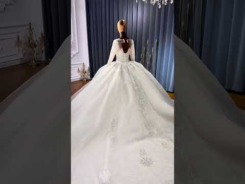 Wedding dress can dance with a long train