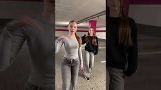 🫶🏻 #dance #twinninginstyle #shortvideo #dancer #sisters #beautiful #beauty