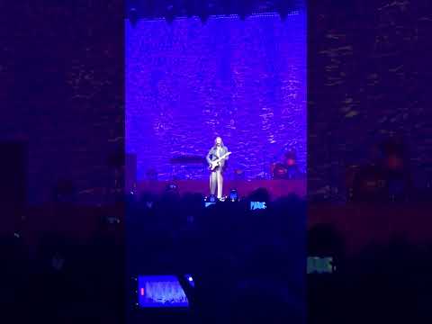 HOZIER ROASTS BERLIN (TO BE ALONE) 😂