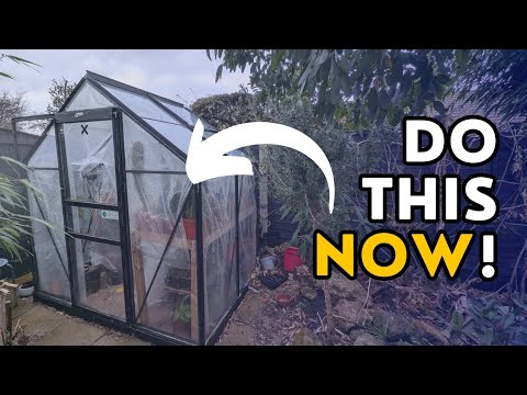 How to keep a small greenhouse warm in winter (with or without power!)