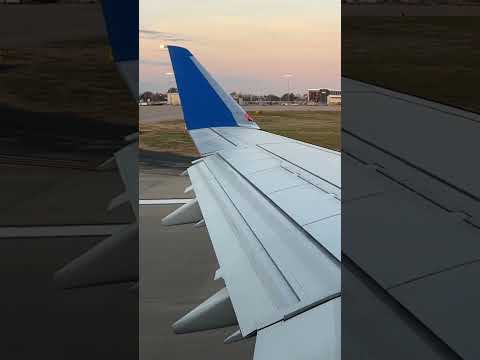 United E175 takeoff at Tulsa! #shorts