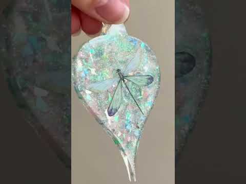 Easy Resin Christmas Ornaments! 🎄❄️☃️ Full tutorials on my channel!