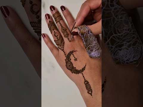 Ramadan inspired Henna design ✨️ 🙏 🌙 #henna #mehndi #mehndidesign #hennadesign