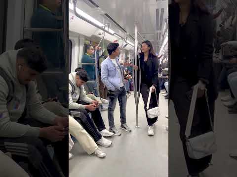 Metro funny reaction 🤣🤣 #shorts #shortsfeed #triendigprank #reaction #mastitime #cutegirls