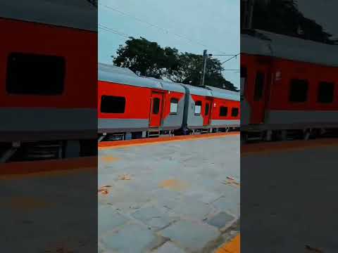 Train journey#love #nature #indiancuisine #journey #shortsvideo #viralvideo #recipe