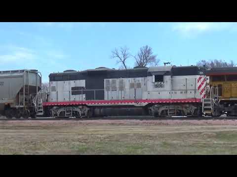 MVPX 501 ex Caltrans unit switching grain cars in Sloan, Iowa