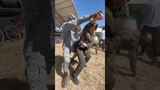 Militares bailando al ritmo de Guayeteo !! #reggaeton #baile #musica #perreo #militares