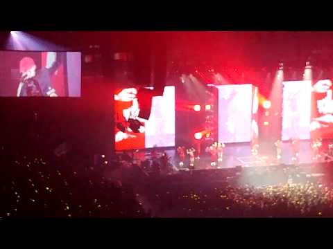 07212017 G-DRAGON - MIDDLE FINGERS-UP - LIVE IN CHICAGO 2017 WORLD TOUR ACT III, M.O.T.T.E.