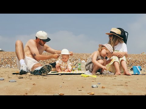 Family Beach Day & Breakfast Smoothies | Vlogust Day 1