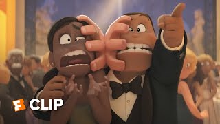 The Bad Guys Movie Clip - Spotted Leaving a Heist (2022) | Fandango Family