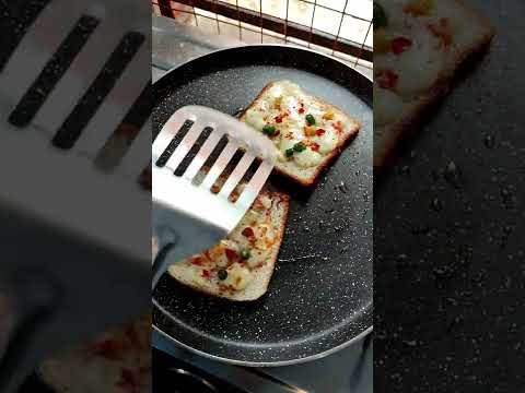 चीज गार्लिक ब्रेड बनाएं केवल 5 मिनट में | garlic bread in 5 minutes #shorts #cheesegarlicbread