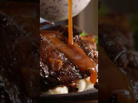 Slow Cooker Beef Short Ribs with Rich Gravy