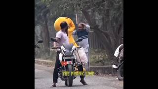 Bakchodi prank on public 😂😂#prank #viralshort #viral #prankoncutegirl #shorts