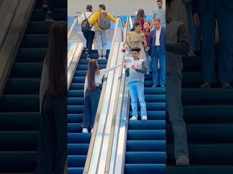 Silver button Chori prank 🔥😂 on Esclotoar #shorts #shortsfeed #treandingprank #escalatorprank ￼