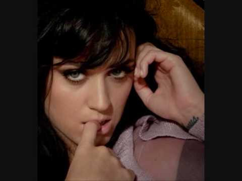 Katy Perry -  I Kissed A Girl