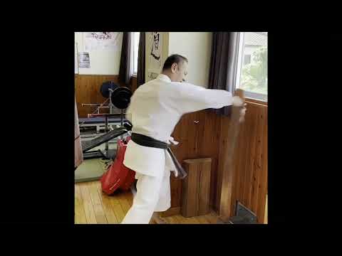 Mukenkai/Shimbukan President Hiroshi Akamine, Hanshi 9th Dan, training in Hombu Dojo Okinawa