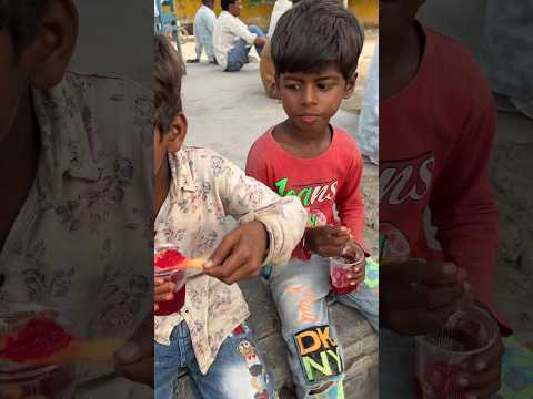 बहुत ख़ुशी मिलती है मेरे को तो इनकी ख़ुशी देख के #youtubeshorts #viral #poor #helping #helpful