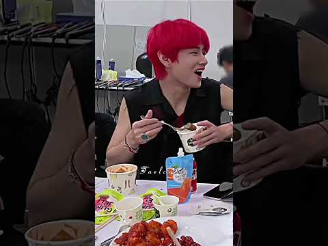 Ga mau tapi di liatin mulu makanan nya 🤣🤣 #taehyung #jin #bts #btsedits