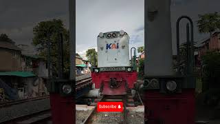 masinis ramah dan kereta MTT #keretaapi #keretaapiindonesia #train #shorts #shortvideo #short #fyp