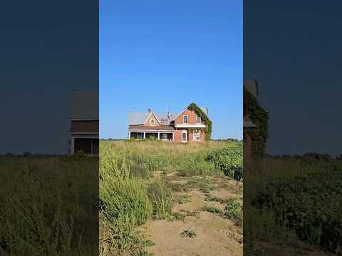 Exploring a Long Forgotten & #Abandoned Farm House in Ontario, Canada