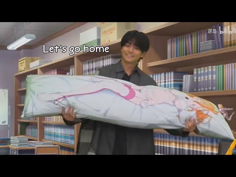 Enoki Junya Play Around with Liliysa's Dakimakura