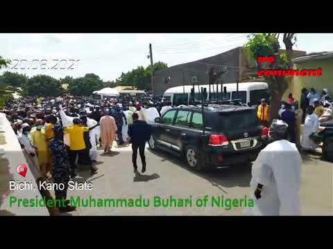 Rare video of Buhari on the street