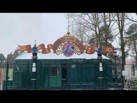 Snow at Disneyland Paris in 2021