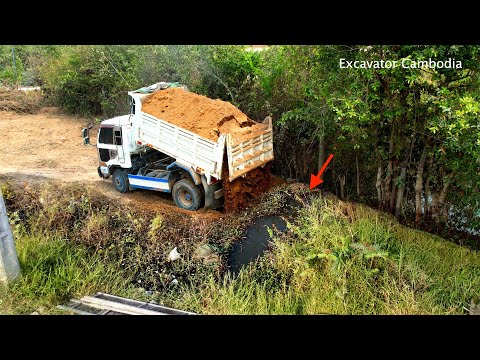 Oh Good Project Bulldozer D20P KUMATSU & Truck 5ton pushing Dry soil to fill the reservoir