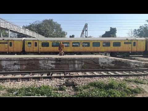 12309 Patna To New Delhi Tejas Express running late by 40 min #etawahjunction #indianrailways #train