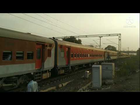 01072 Kamayani Special arriving VIDISHA (BHS)!!!!!!