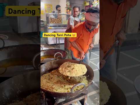 Dancing Tarri Poha | Maharashtrian Food #poha #maharashtrianfood #youtubeshorts