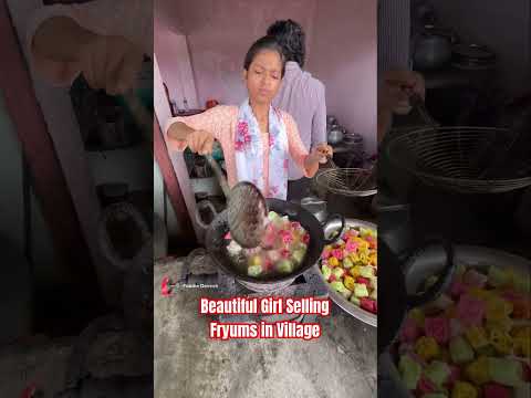 Beautiful Girl Selling Fryums in Desi Village of Jharkhand | इतनी सुंदर लड़की क्या बेच रही है 😱 😳