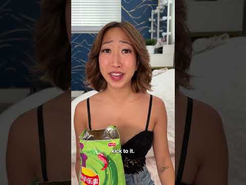 I tried Braised Duck Tongue Flavored Lays'! #asmr #foodreview #snack #lays #chips #snackreview