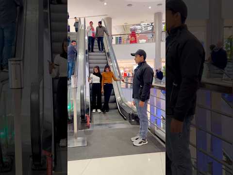 Last me kya hua 😂 #funny #treandingprank #prankvideo #vairlprank #funnyprank #virelprank #escalator