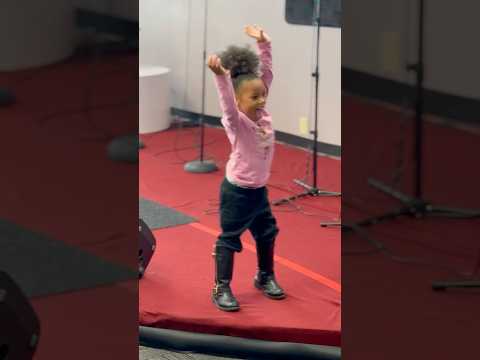 You’ve Never Seen a 3-Year-Old Praise God Like This! 🙌💖 #Shorts