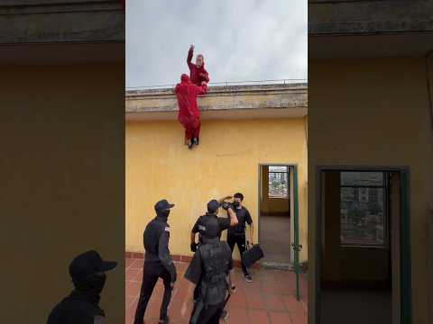 Money Heist vs Police || 14.0 #moneyheist #parkour #police #bubblesgangz #shorts #bubblesmotion