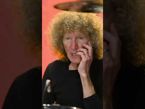 Tommy Aldridge breaks down the pre-chorus from “Bark At The Moon” by Ozzy Osbourne. #drumeo