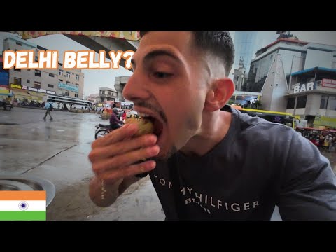 Foreigner Risks Food Poisoning in India  🇮🇳