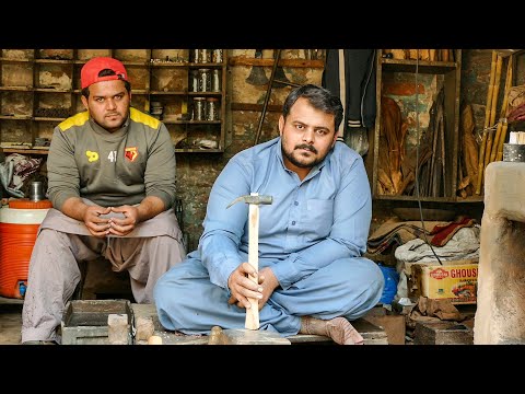 Talented Blacksmith Forge an Unbelievable Nail Puller Hammer