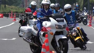 警視庁交通機動隊のスゴ技！女性白バイVFR800PとFJR1300P。The white police motorcycle member who shows driving skill.