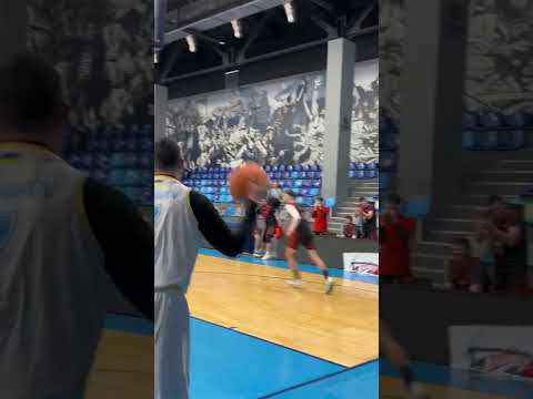 空接一下。 篮球 篮球🏀篮球教学 篮球需要沉淀 篮球男孩