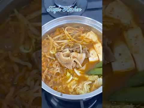 Making Kimchi Hotpot 〜キムチ鍋〜 #Shorts | easy Japanese home cooking recipe