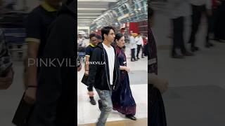 Aryan Khan WAVES At Paps At Delhi Airport ✌🏻 | #shorts #srk #bollywood