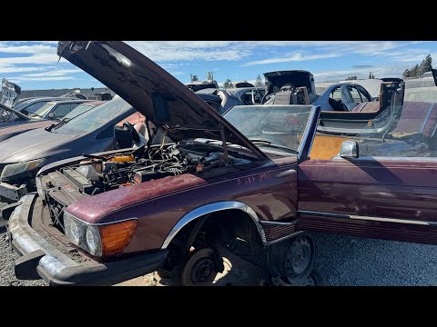 Pristine 1988 Mercedes-Benz R107 560SL & a Beat up 380SLC at the junkyard