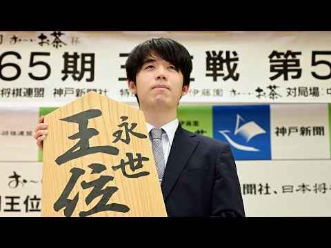 「AI超え」の藤井聡太王位「新しく、面白い局面切り開く」　最年少で永世二冠、神戸で一夜明け会見